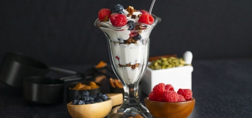 KETO GRANOLA BREAKFAST PARFAIT