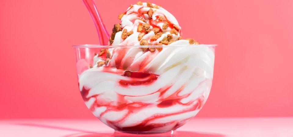 Strawberry Frozen Yogurt — LAKANTO MIDDLE EAST